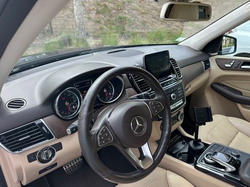 Used 2019 Mercedes-Benz GLE 400 4MATIC image 9