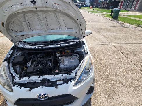 Used 2016 Toyota Prius C Two image 11