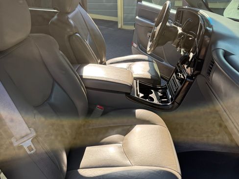 Used 2003 GMC Yukon XL Denali image 16