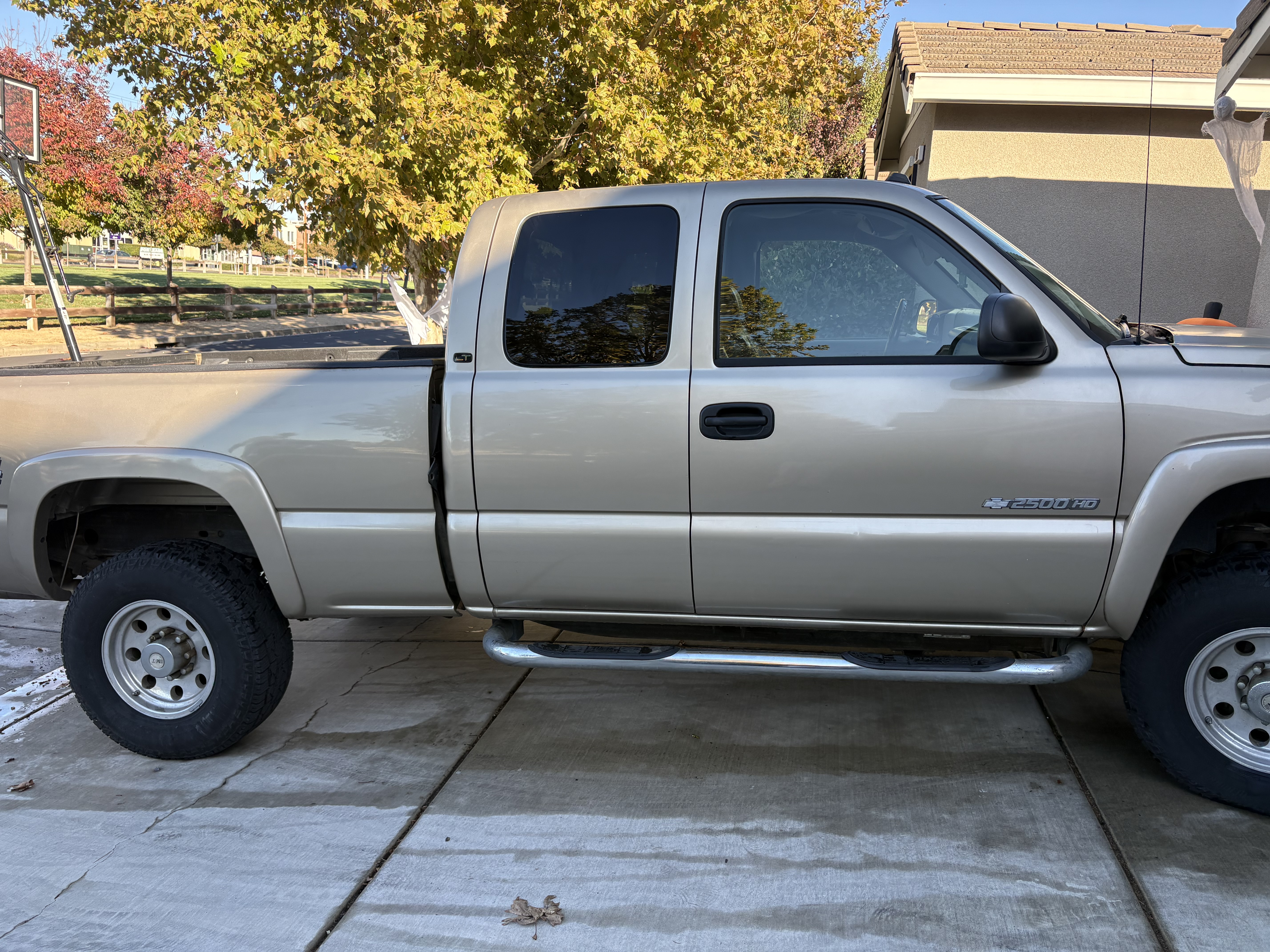 Used 2004 Chevrolet Silverado 2500 LT w/ Skid Plate Package AWD/4WD image 4