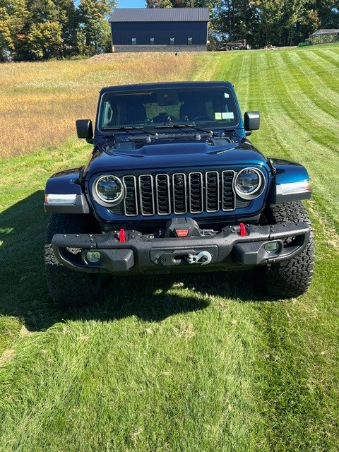 Used 2025 Jeep Wrangler Unlimited Rubicon AWD/4WD image 5