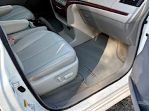 Used 2014 Toyota Sienna XLE image 15