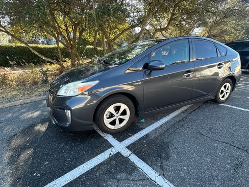 Used 2015 Toyota Prius Four image 9