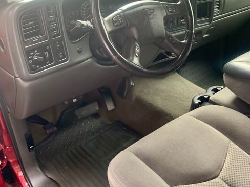 Used 2006 Chevrolet Silverado 2500 LT w/ Heavy-Duty Power Package image 11