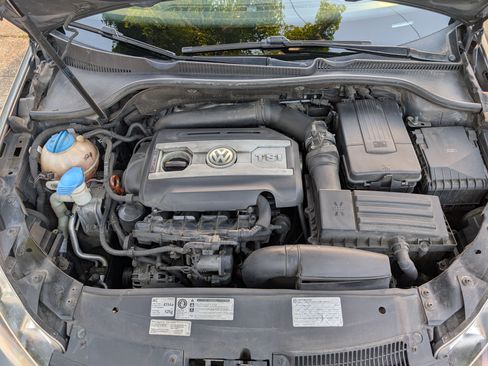 Used 2012 Volkswagen GTI 4-Door image 17