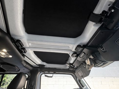 Used 2023 Jeep Wrangler Unlimited Sahara image 14