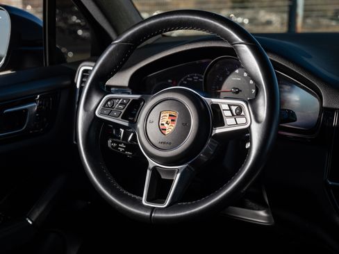 Used 2020 Porsche Cayenne Sport Utility 4D image 22