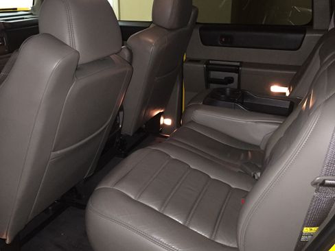 Used 2003 HUMMER H2 w/ Preferred Equipment Group image 9