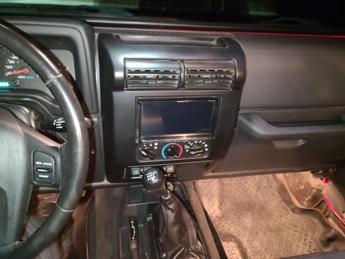 Used 2005 Jeep Wrangler Rubicon w/ Security Group image 12