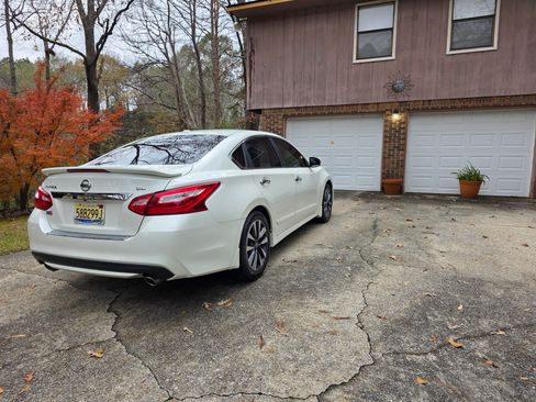 Used 2017 Nissan Altima 2.5 SL w/ 2.5 Technology Package image 12