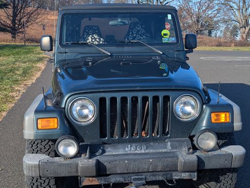 Used 2004 Jeep Wrangler 4WD image 2