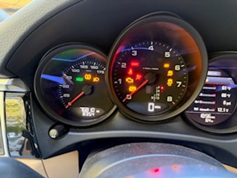 Used 2018 Porsche Macan Sport Edition image 12