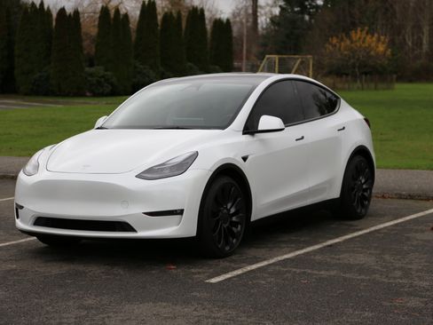 Used 2023 Tesla Model Y Performance image 1