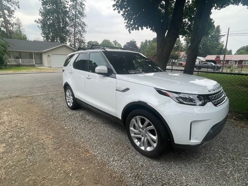 Used 2020 Land Rover Discovery HSE image 5