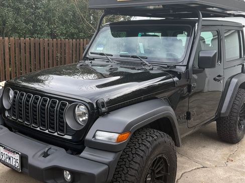 Used 2025 Jeep Wrangler Sport image 4