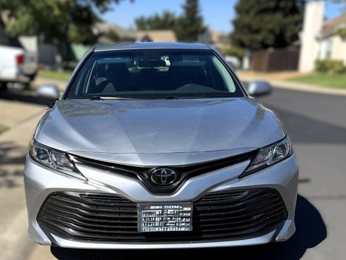 Used 2018 Toyota Camry LE FWD image 4