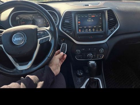 Used 2014 Jeep Cherokee Trailhawk w/ Comfort/Convenience Group AWD/4WD image 6