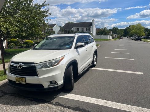 Used 2016 Toyota Highlander Limited AWD/4WD image 2