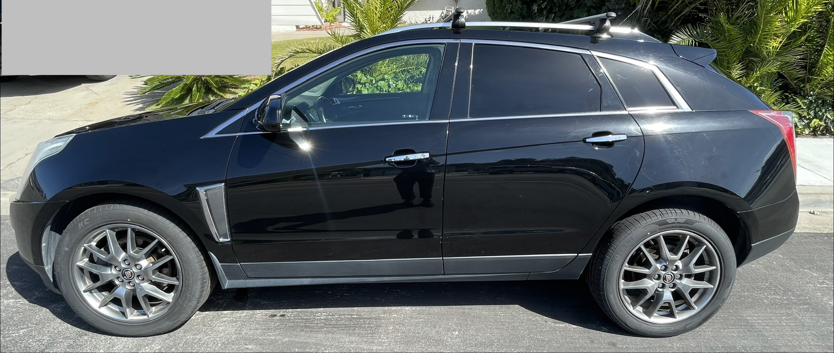 Used 2016 Cadillac SRX Performance w/ Midnight Edition Package AWD/4WD image 2