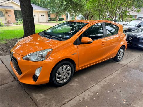 Used 2015 Toyota Prius C Two FWD image 2
