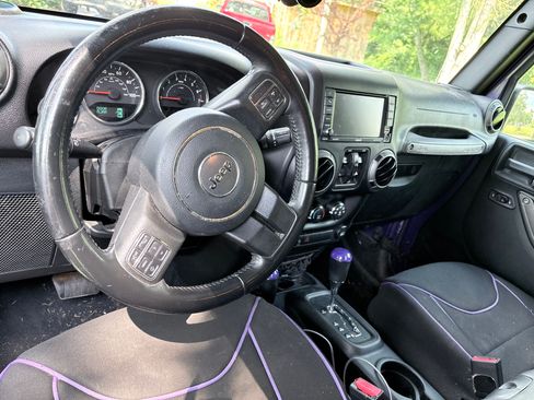 Used 2017 Jeep Wrangler Unlimited Sport w/ Quick Order Package 24S AWD/4WD image 5