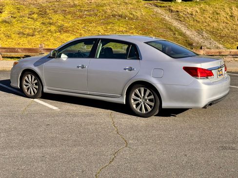 Used 2011 Toyota Avalon Limited image 6