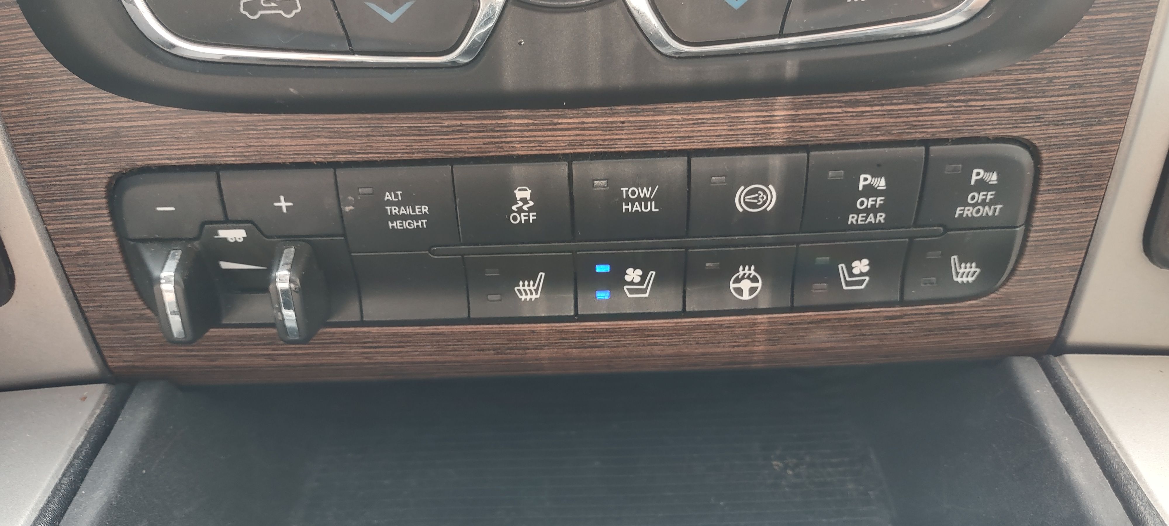 Used 2017 RAM 3500 Laramie AWD/4WD image 12