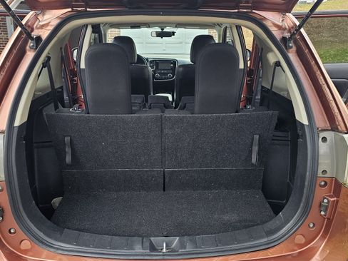 Used 2015 Mitsubishi Outlander SE image 11