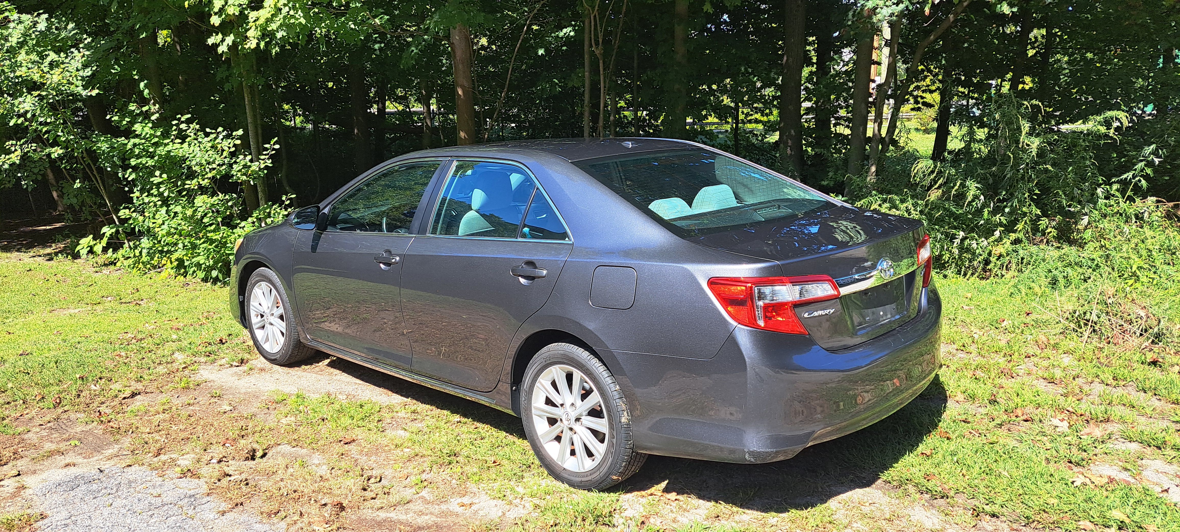 Used 2014 Toyota Camry XLE FWD image 4