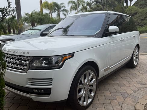 Used 2017 Land Rover Range Rover HSE image 4