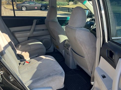 Used 2011 Toyota Highlander 4WD image 11