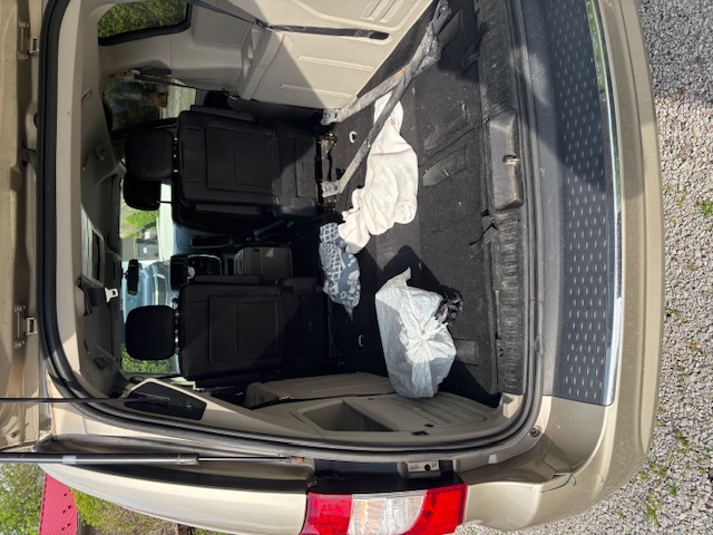 Used 2014 Chrysler Town & Country Touring FWD image 9