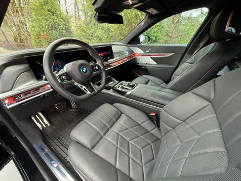 Used 2024 BMW i7 M70 image 20