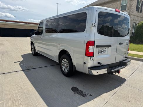 Used 2016 Nissan NV 3500 SL image 5