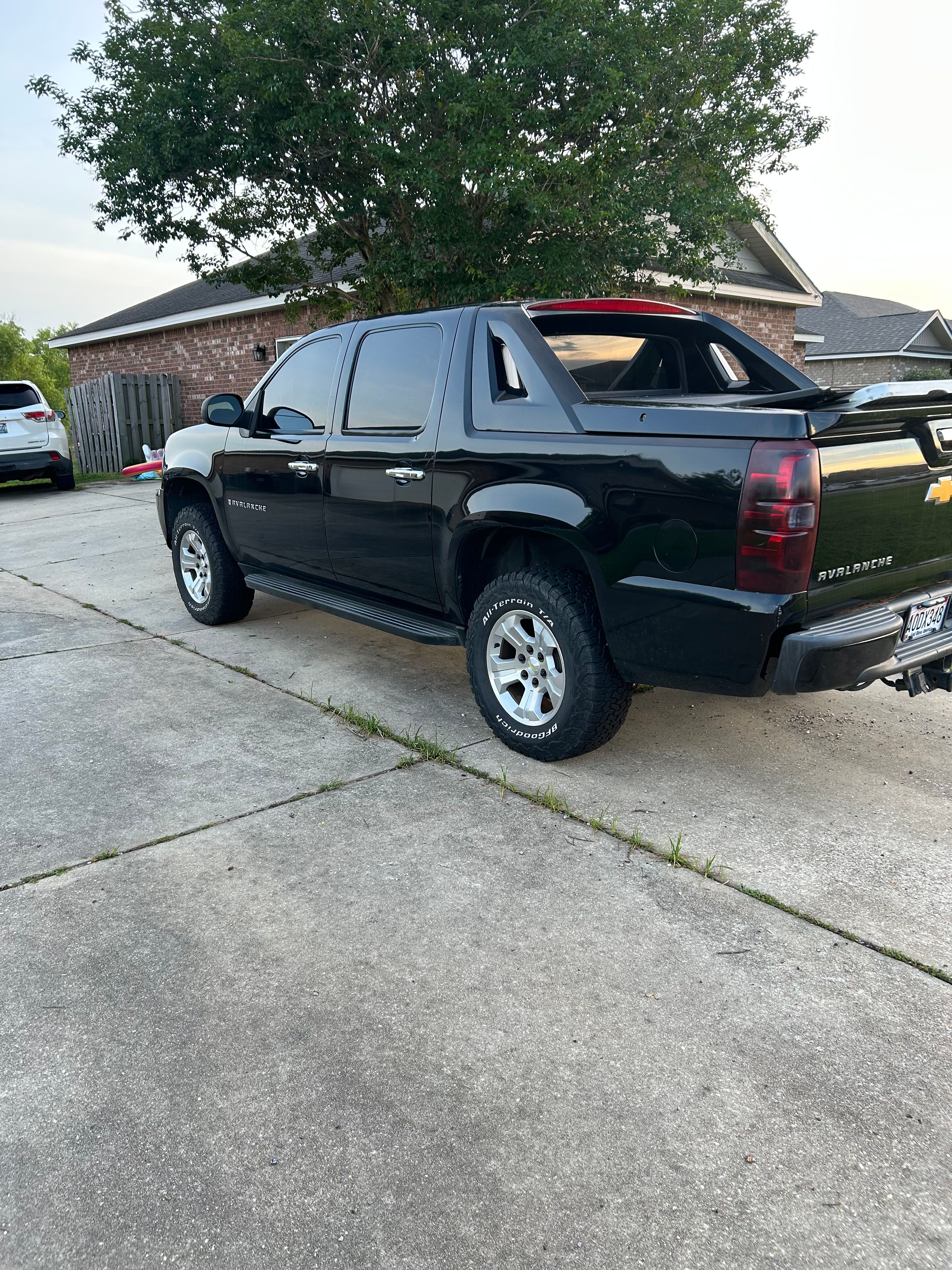 Used 2009 Chevrolet Avalanche LS AWD/4WD image 5