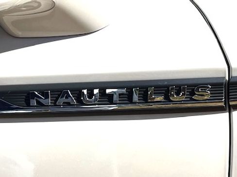 Used 2019 Lincoln Nautilus Reserve image 10