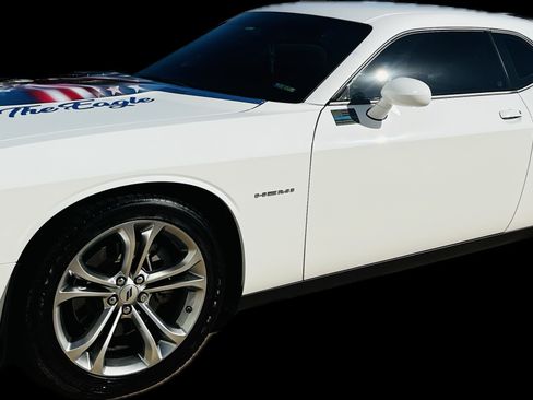 Used 2022 Dodge Challenger R/T image 8