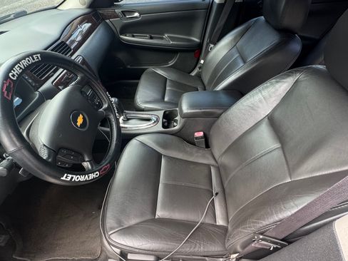 Used 2013 Chevrolet Impala LTZ FWD image 8