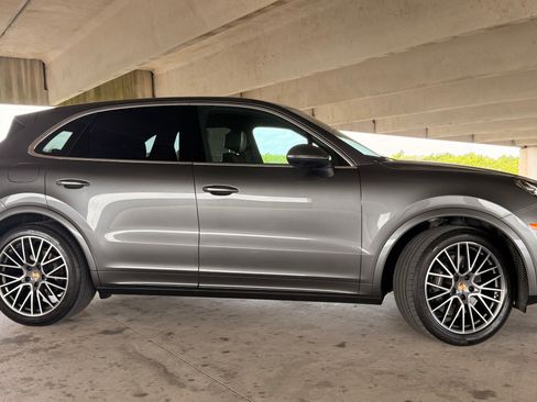 Used 2022 Porsche Cayenne AWD/4WD image 4