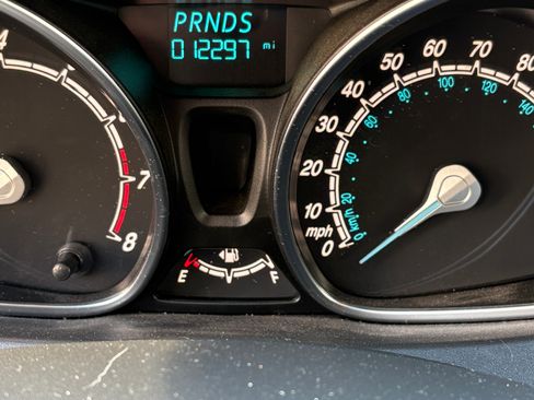 Used 2015 Ford Fiesta SE image 2