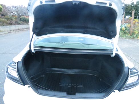 Used 2015 Honda Civic Hybrid Sedan image 6