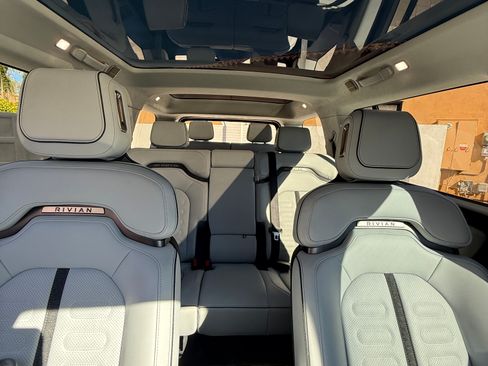 Used 2023 Rivian R1S Adventure image 19