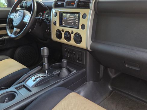 Used 2010 Toyota FJ Cruiser 4WD image 24