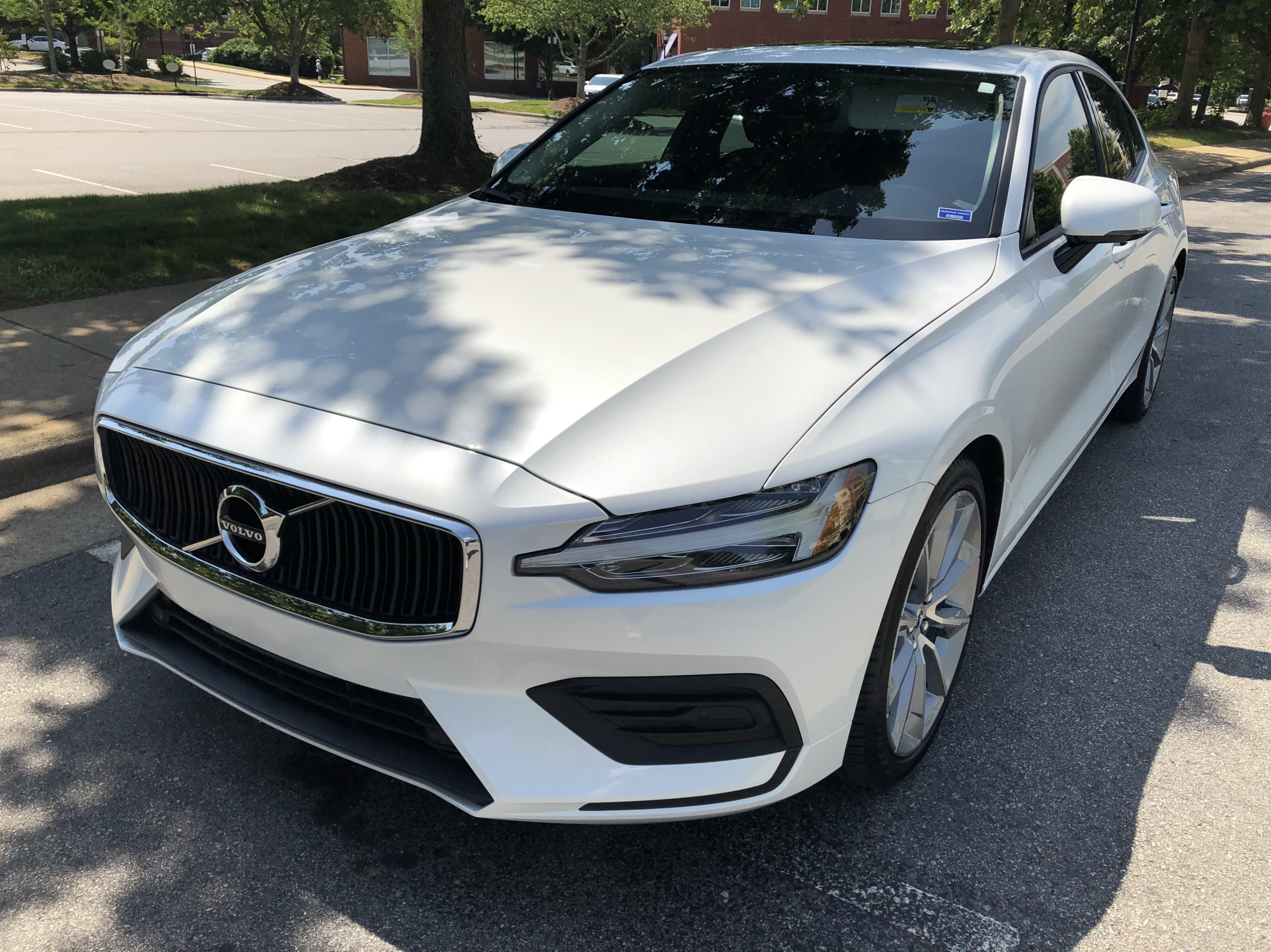 Used 2020 Volvo S60 T5 Momentum FWD image 2