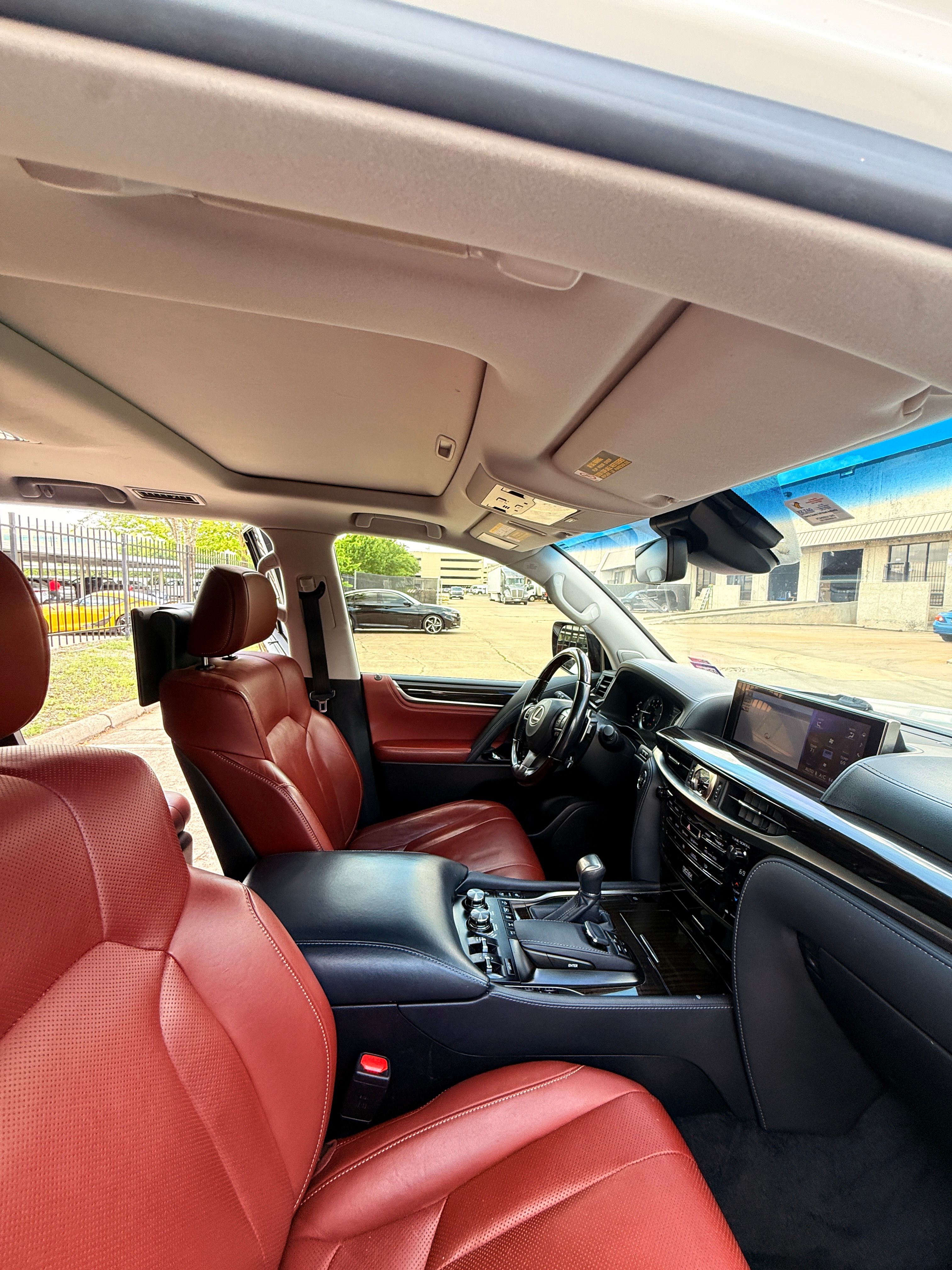 Used 2017 Lexus LX 570 4WD image 14
