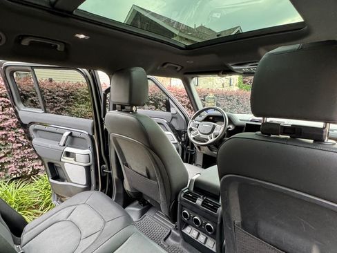 Used 2023 Land Rover Defender 130 X-Dynamic SE image 17