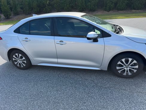 Used 2022 Toyota Corolla LE FWD image 5