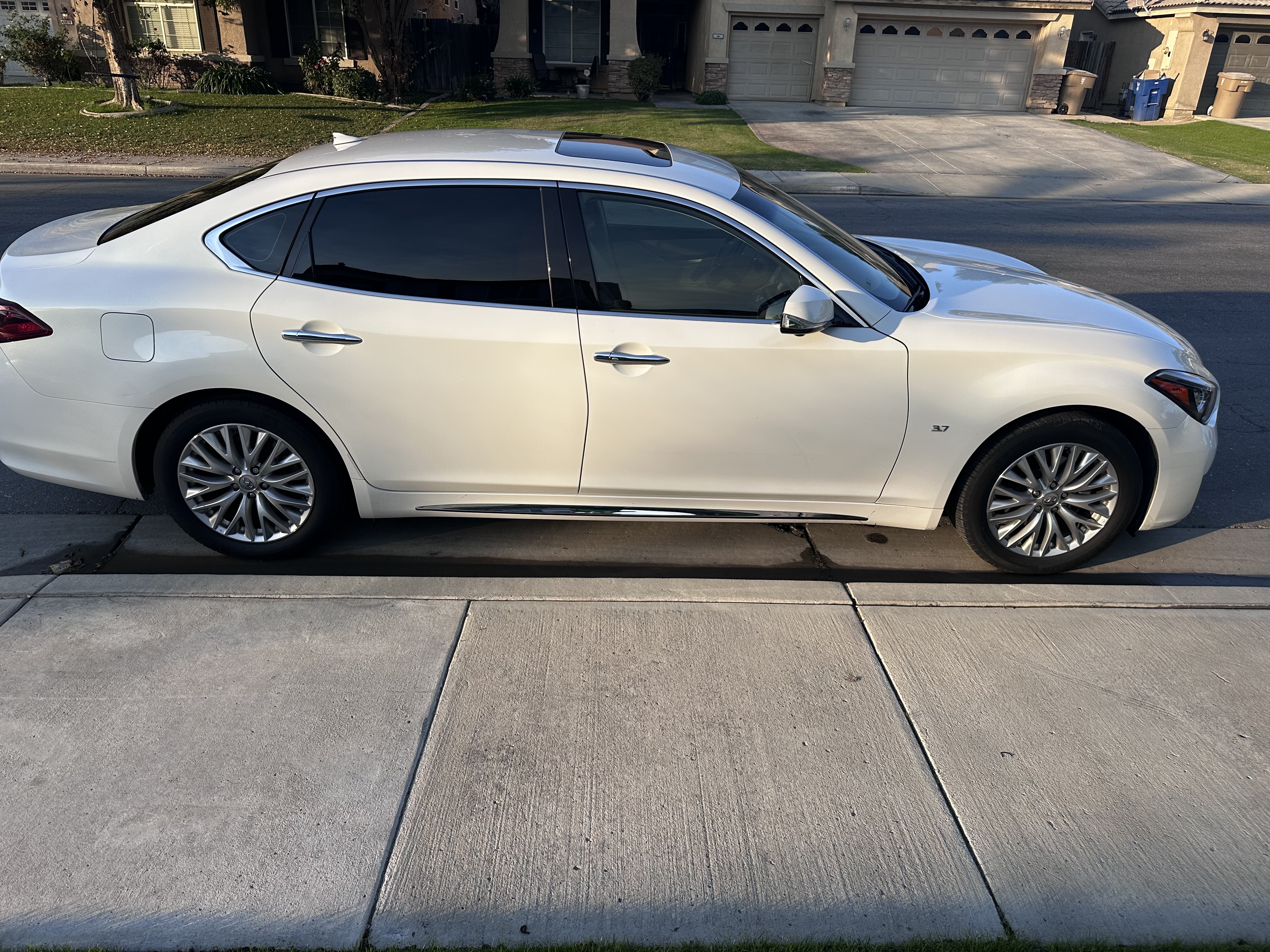 Used 2015 INFINITI Q70 L 3.7 w/ Technology Package RWD image 12