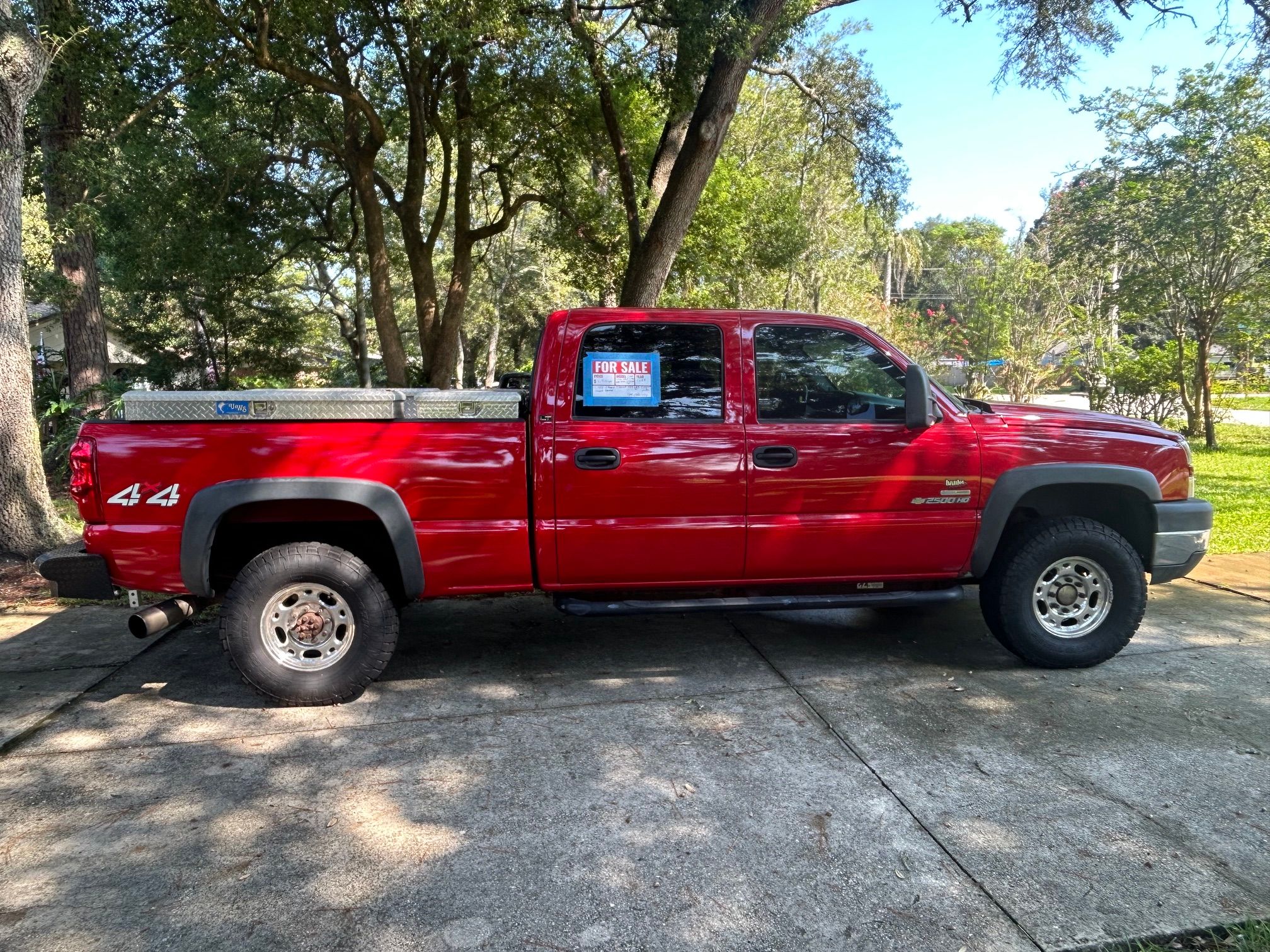 Used 2006 Chevrolet Silverado 2500 LT w/ Heavy-Duty Power Package AWD/4WD image 2
