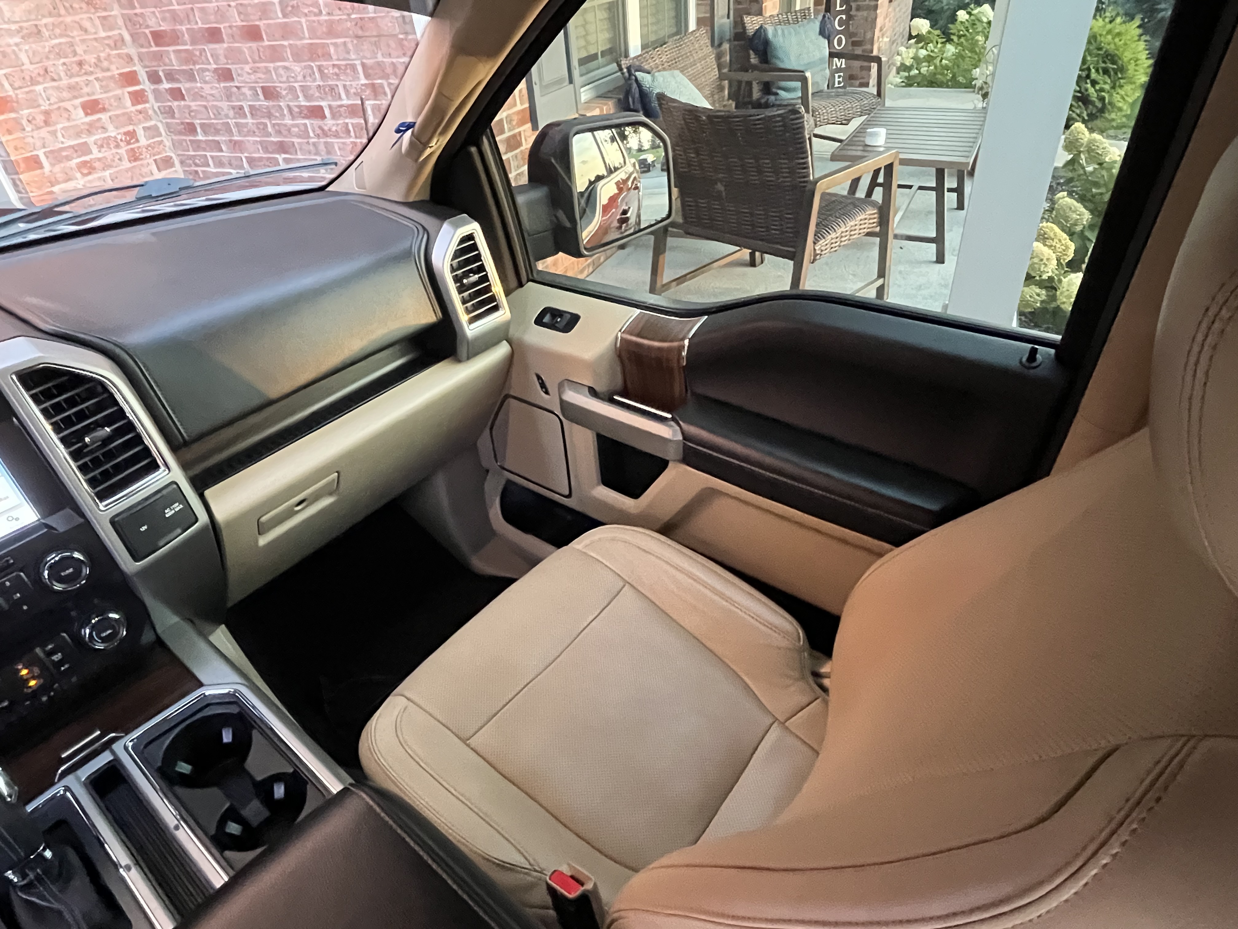 Used 2017 Ford F150 Lariat w/ Equipment Group 501A Mid AWD/4WD image 8